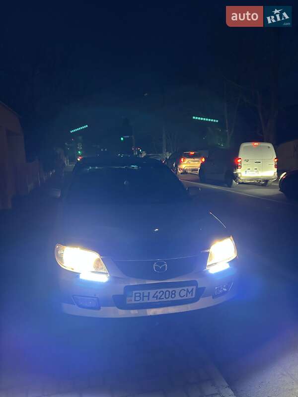 Седан Mazda 323 2002 в Одессе
