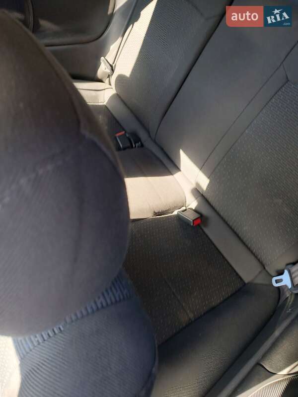 Хэтчбек Mazda 323 1996 в Остроге