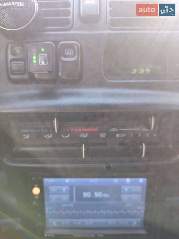 Хэтчбек Mazda 323 1996 в Остроге