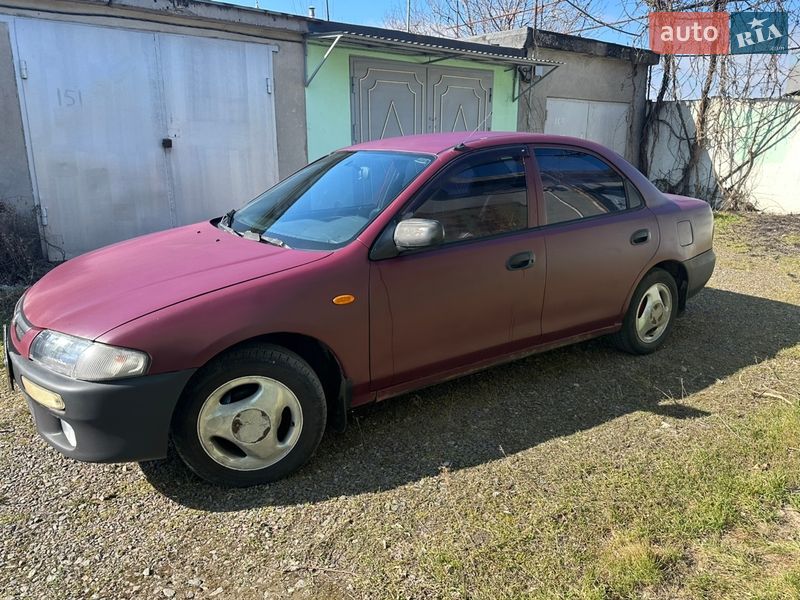 Седан Mazda 323 1997 в Черноморске