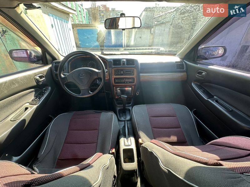 Седан Mazda 323 1997 в Черноморске