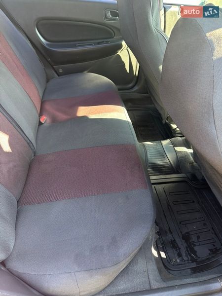 Седан Mazda 323 1997 в Черноморске