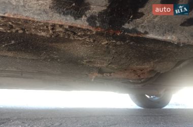 Седан Mazda 323 2002 в Ріпках