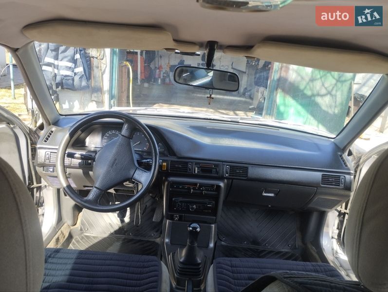 Седан Mazda 323 1989 в Полтаве