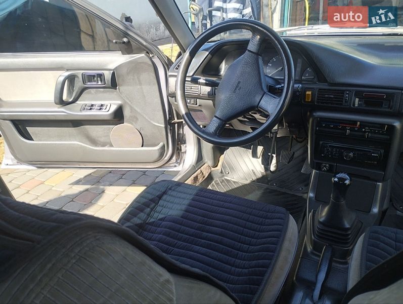 Седан Mazda 323 1989 в Полтаве