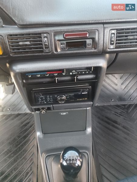 Седан Mazda 323 1989 в Полтаве