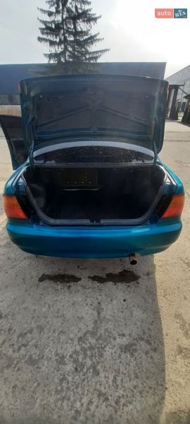 Седан Mazda 323 1996 в Кривом Роге