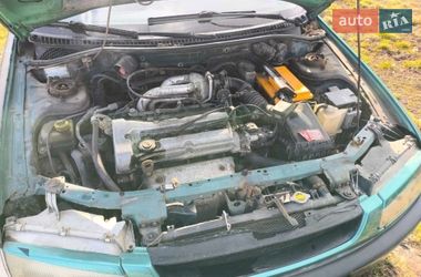 Седан Mazda 323 1995 в Узине