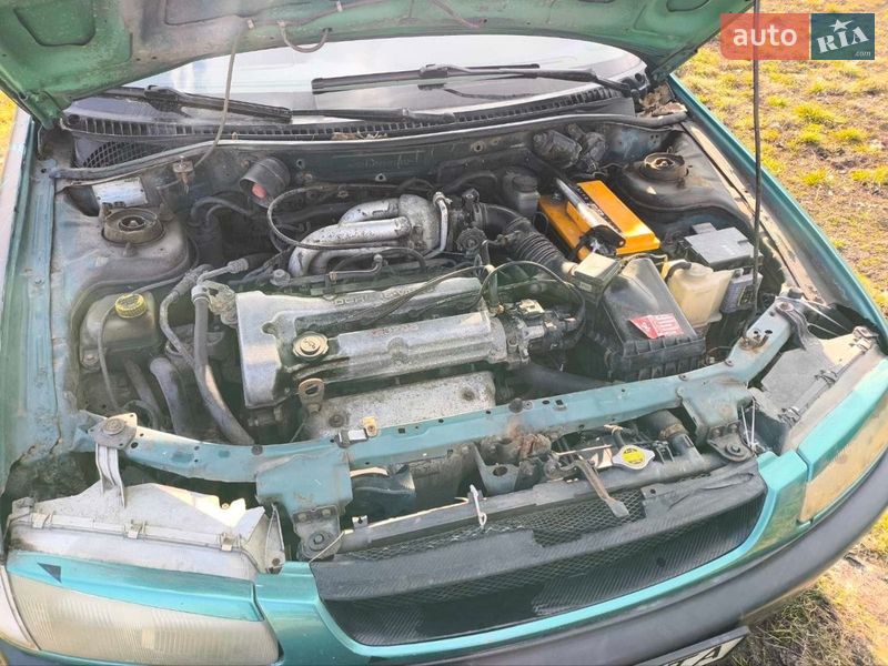 Седан Mazda 323 1995 в Узине