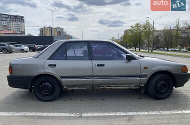 Седан Mazda 323 1995 в Одесі