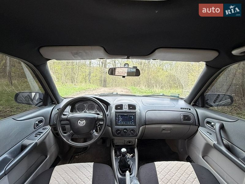 Хэтчбек Mazda 323 2001 в Тростянце