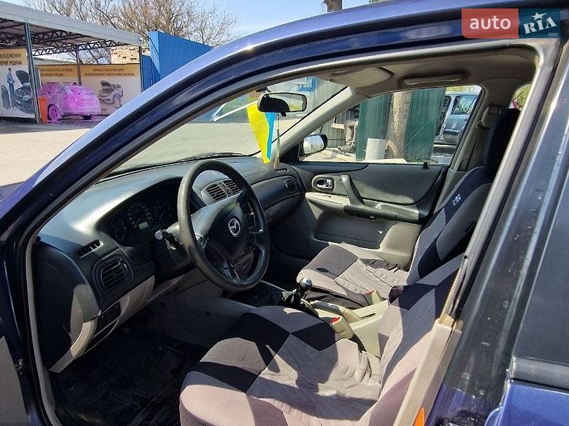 Хэтчбек Mazda 323 2001 в Корсуне-Шевченковском