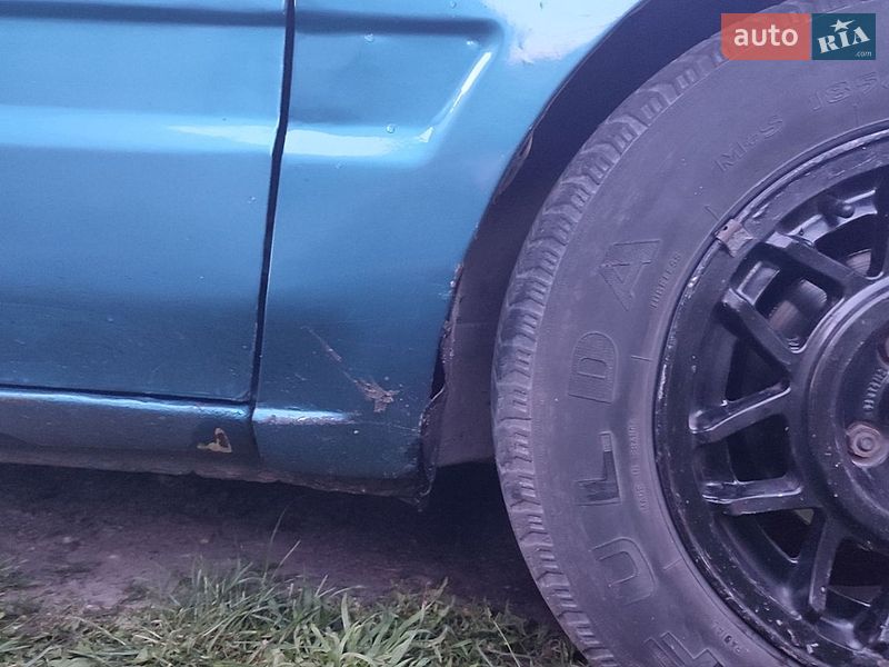 Седан Mazda 323 1993 в Кременце