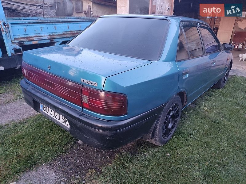 Седан Mazda 323 1993 в Кременце