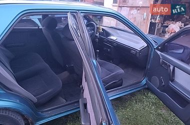 Седан Mazda 323 1993 в Кременце