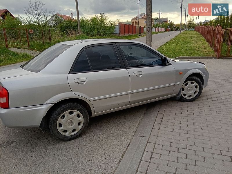 Седан Mazda 323 2002 в Львове