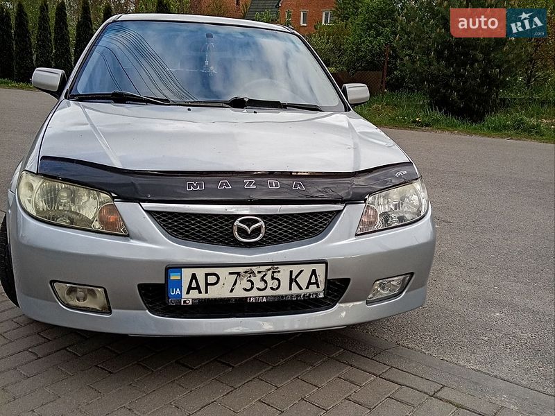Седан Mazda 323 2002 в Львове