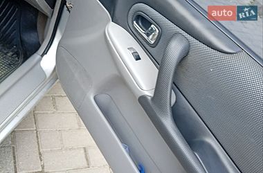 Седан Mazda 323 2002 в Львове