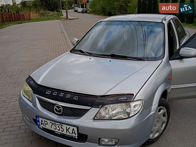Седан Mazda 323 2002 в Львове