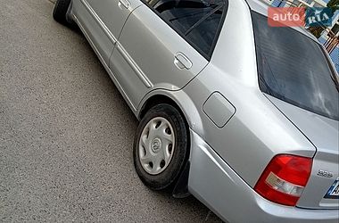 Седан Mazda 323 2002 в Львове