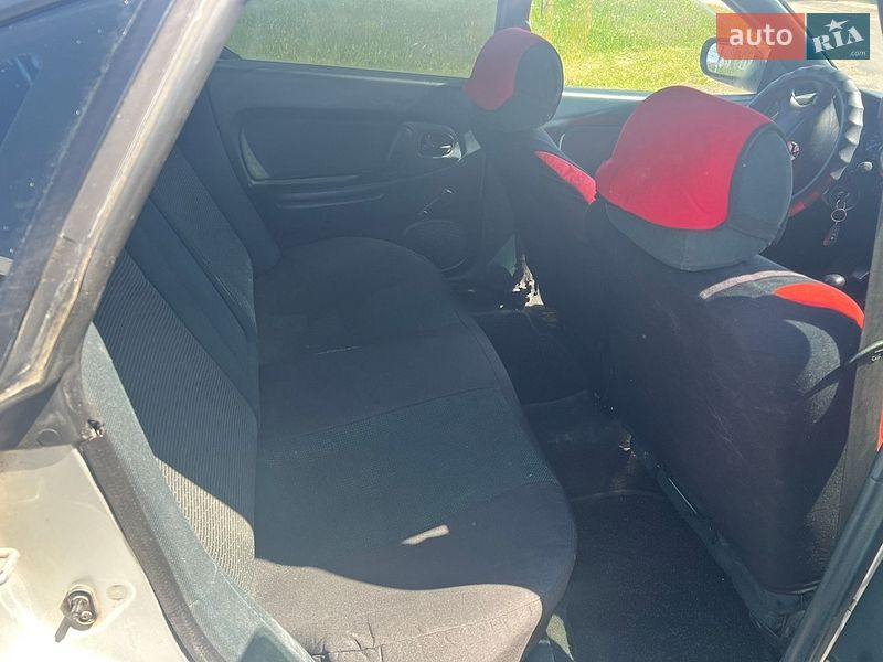 Седан Mazda 323 1995 в Одесі