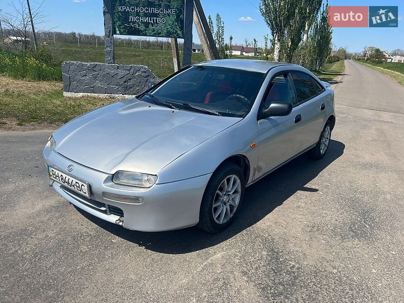 Седан Mazda 323 1995 в Одесі