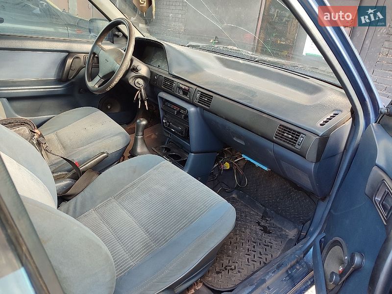 Седан Mazda 323 1990 в Дніпрі