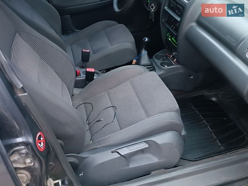 Седан Mazda 323 1997 в Новомосковске