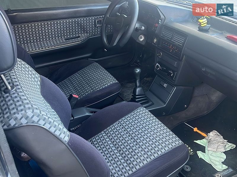 Хэтчбек Mazda 323 1987 в Ивано-Франковске