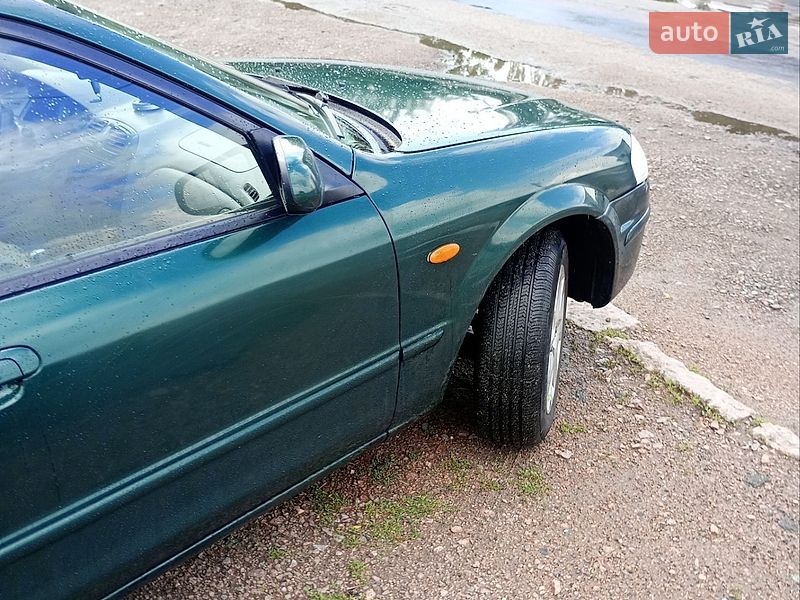 Mazda 323 1999