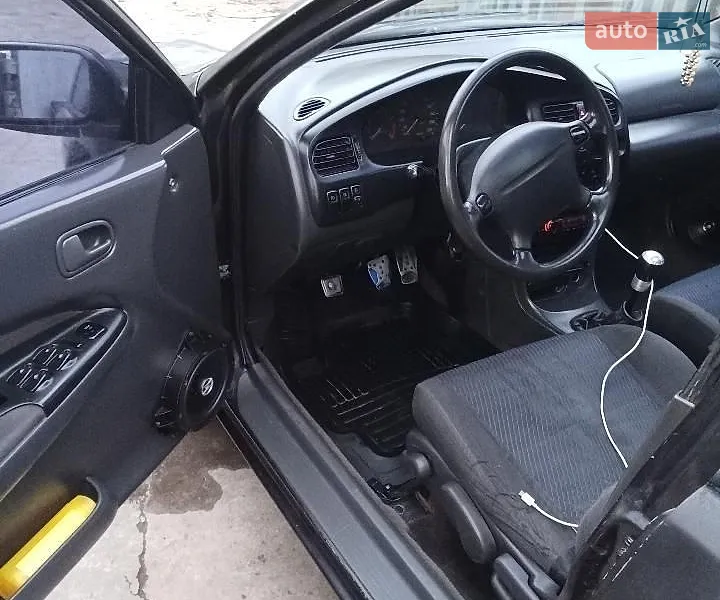 Mazda 323 1995