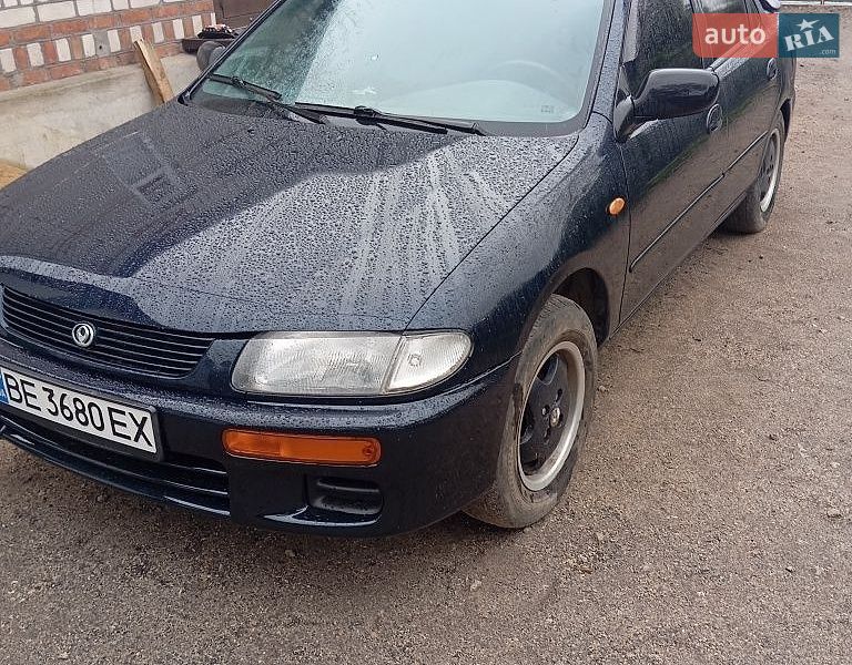 Седан Mazda 323 1995 в Новом Буге