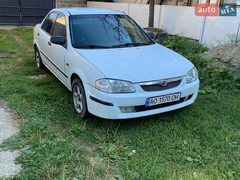Седан Mazda 323 1999 в Хусте