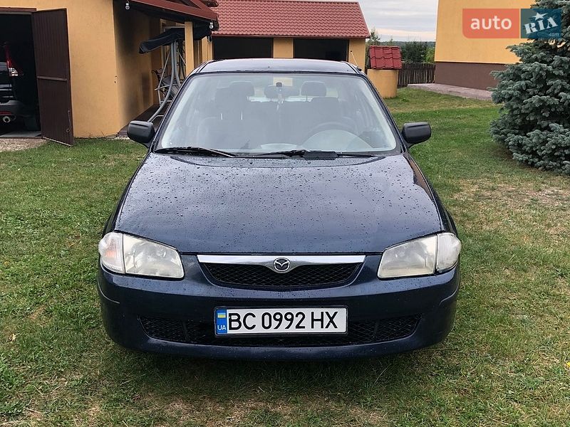 Седан Mazda 323 1998 в Яворові