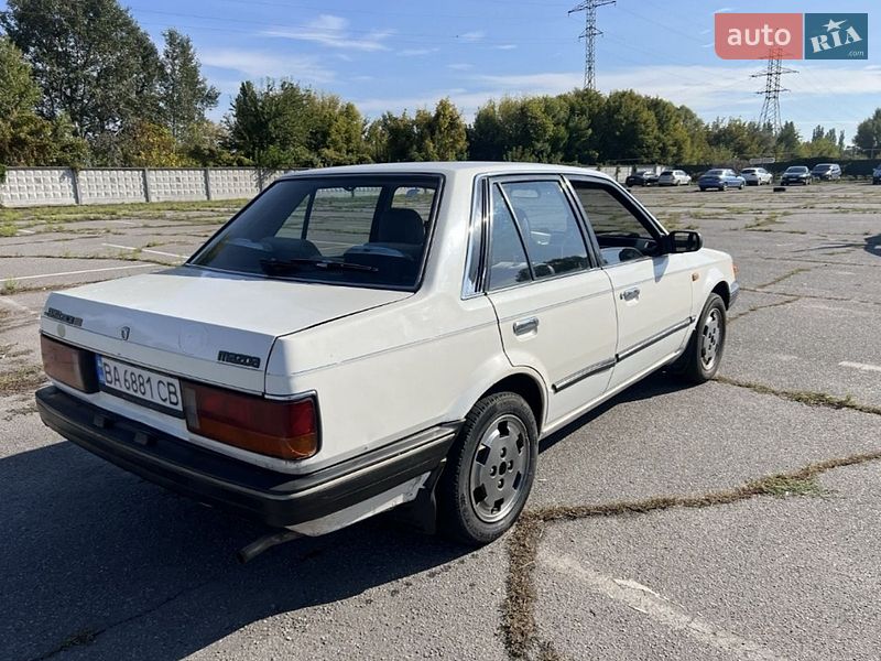 Седан Mazda 323 1985 в Кременчуці