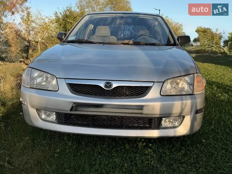 Mazda 323 2000