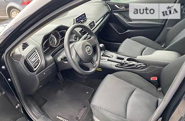 Седан Mazda 3 2015 в Черновцах