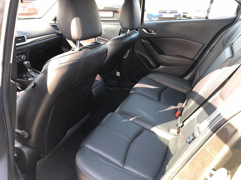 Седан Mazda 3 2017 в Львові