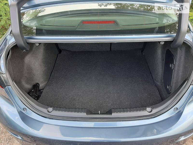 Седан Mazda 3 2016 в Дніпрі