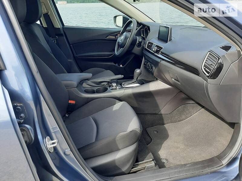 Седан Mazda 3 2016 в Дніпрі