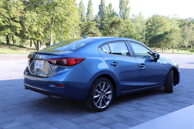 Седан Mazda 3 2018 в Кременчуці