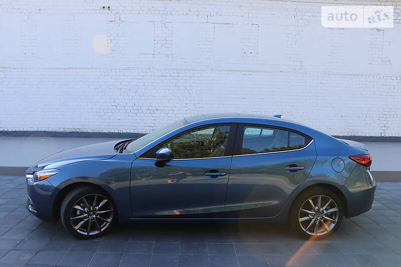 Седан Mazda 3 2018 в Кременчуці