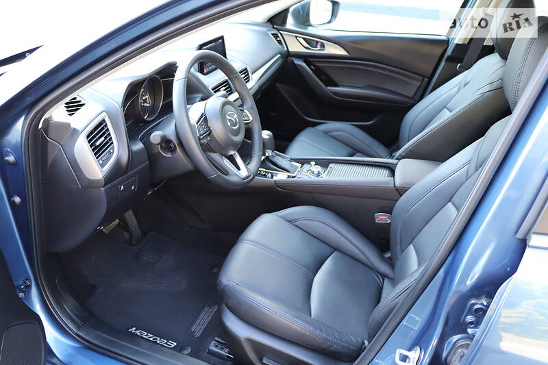 Седан Mazda 3 2018 в Кременчуці