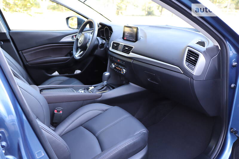 Седан Mazda 3 2018 в Кременчуці