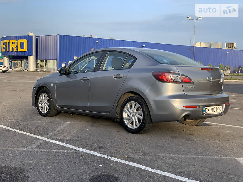 Седан Mazda 3 2011 в Рівному