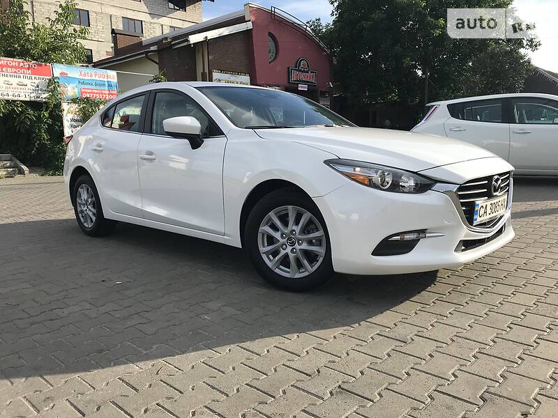 Седан Mazda 3 2018 в Киеве