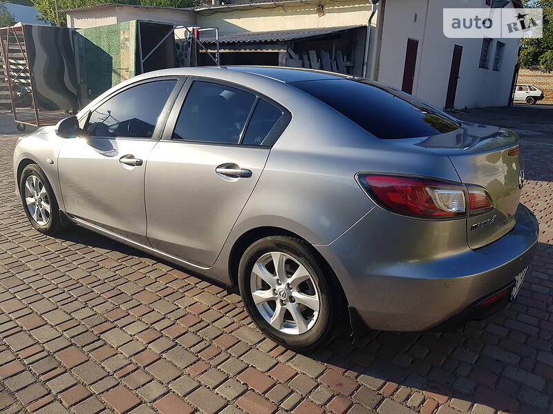 Седан Mazda 3 2011 в Запоріжжі