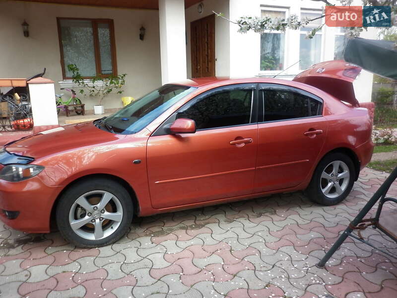 Седан Mazda 3 2004 в Глыбокой