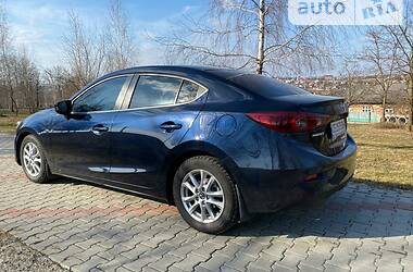 Седан Mazda 3 2016 в Черновцах