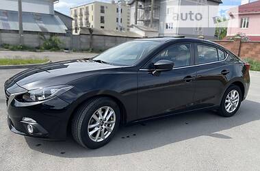 Седан Mazda 3 2015 в Ровно